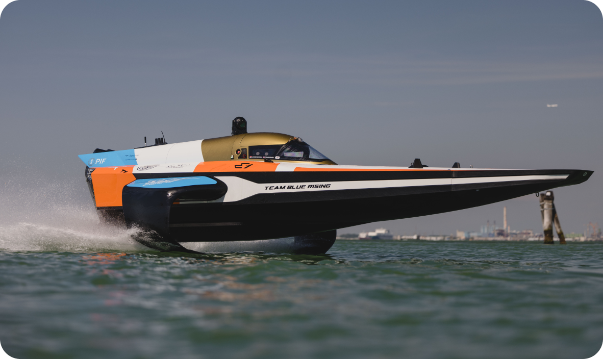 new-raceboat-indeep-w