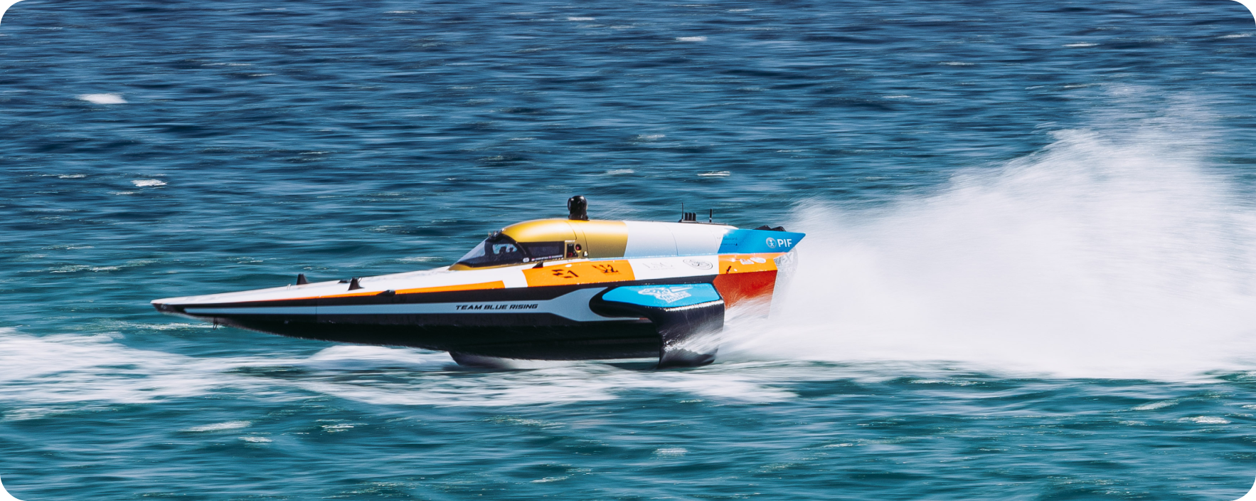 pureto-banus-boat-in-water