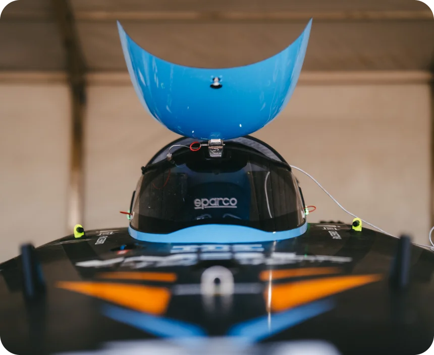 racebird-open-with-helmet